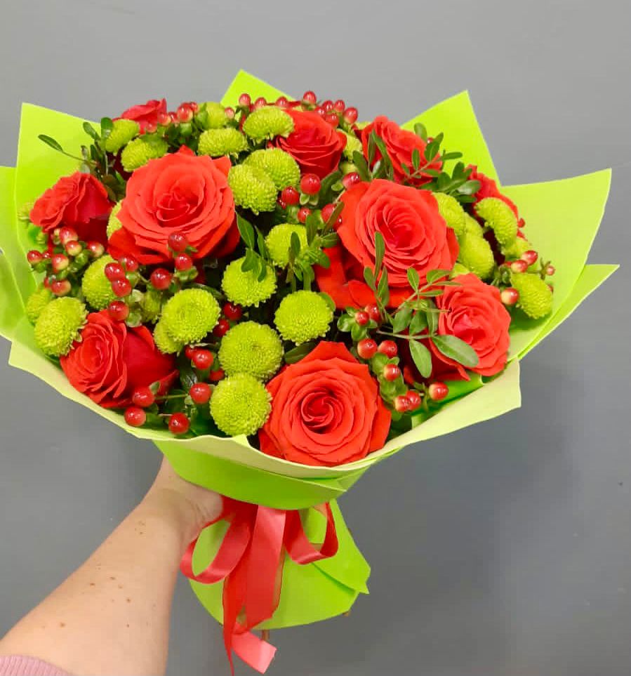 Букет цветов из: Хризантемы и Розы в Дубках Саратовской области