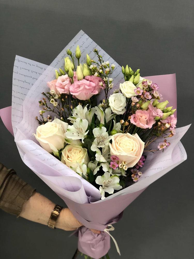 Букет цветов из: Альстромерии, Розы и Лизиантусы в Дубках Саратовской области