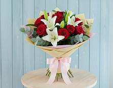 Букет цветов из:  Лилии и Розы в Дубках Саратовской области