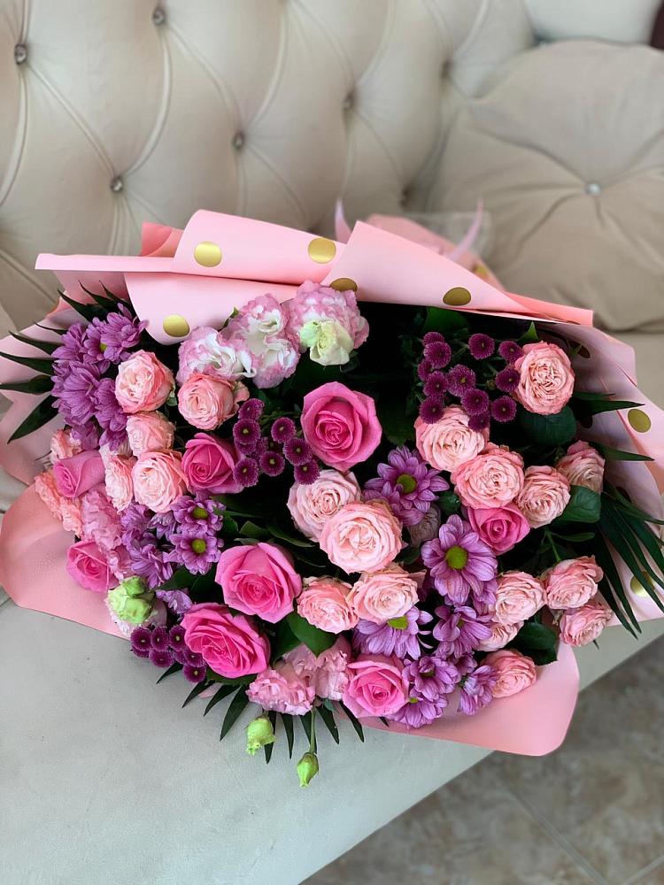 Букет цветов из: Хризантемы, Розы и Лизиантусы в Дубках Саратовской области