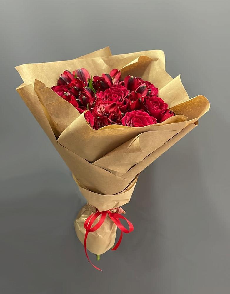 Букет цветов из: Альстромерии и Розы в Дубках Саратовской области