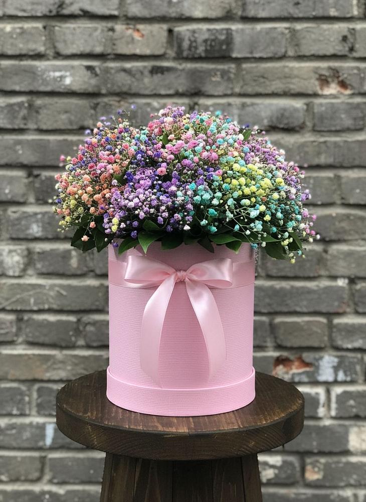 Цветочная композиция из Гипсофила и Розы в шляпной коробке в Дубках Саратовской области