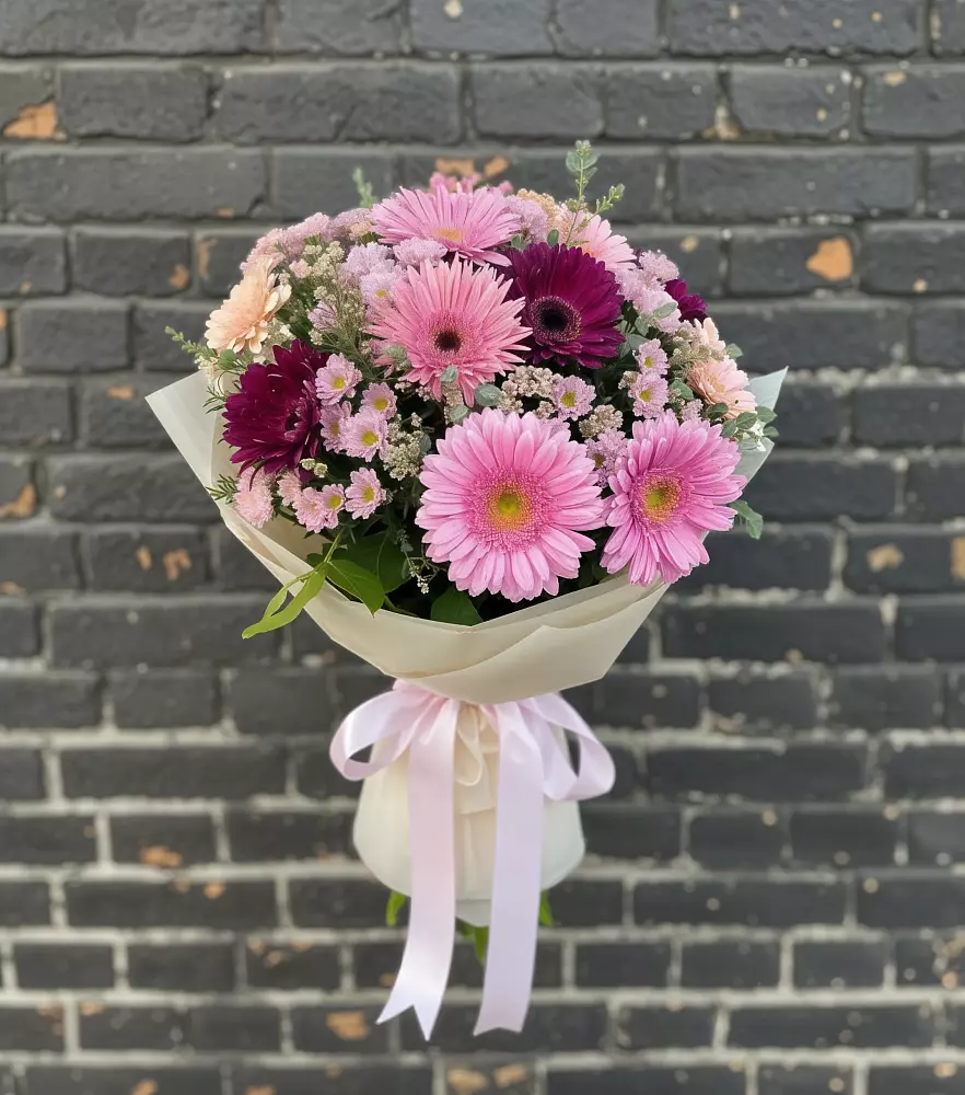 Букет цветов из: Герберы и Хризантемы в Дубках Саратовской области