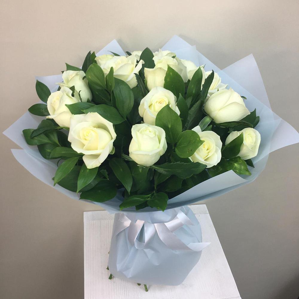 Букет 15 Белых роз Проуд в Дубках Саратовской области