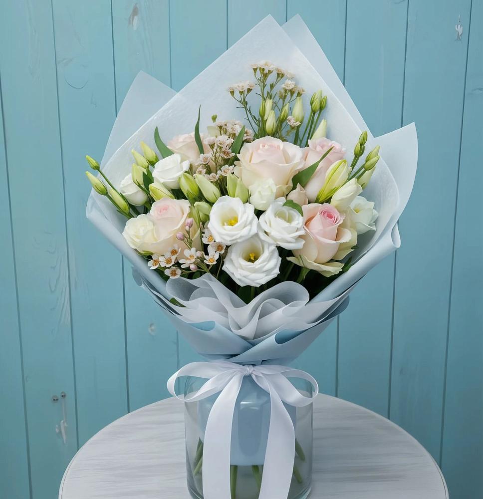 Букет цветов из: Розы и Лизиантусы в Дубках Саратовской области