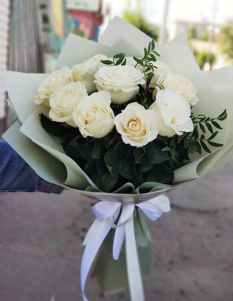 Букет Белые розы Проуд в Дубках Саратовской области