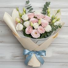 Букет цветов из:  Лизиантусы в Дубках Саратовской области