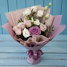 Букет цветов из:  Розы и Лизиантусы в Дубках Саратовской области