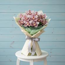 Букет цветов из:  Орхидеи и Розы в Дубках Саратовской области
