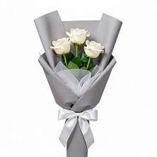 Букет 3 белые розы в Дубках Саратовской области