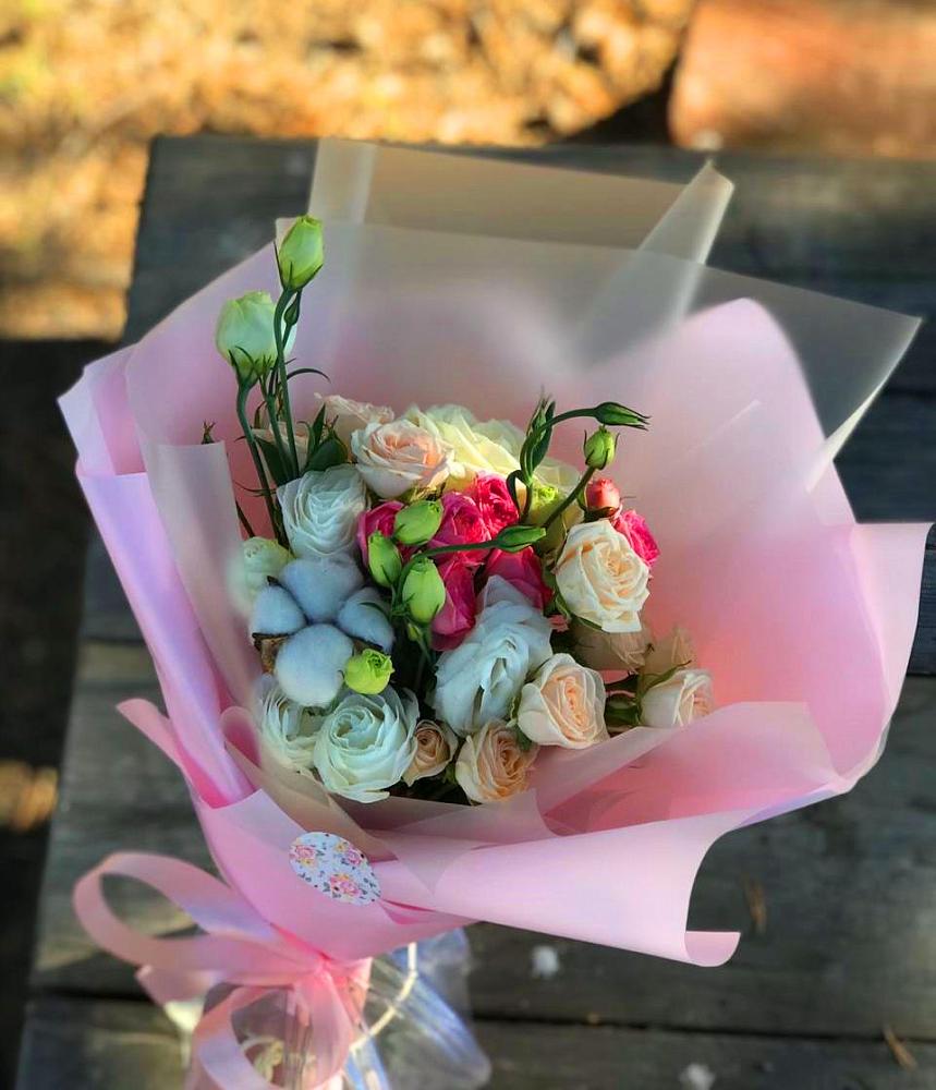 Букет цветов из: Розы и Лизиантусы в Дубках Саратовской области