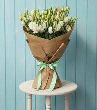 Букет цветов из:  Лизиантусы в Дубках Саратовской области