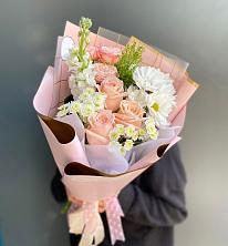 Букет цветов из:  Хризантемы и Розы в Дубках Саратовской области