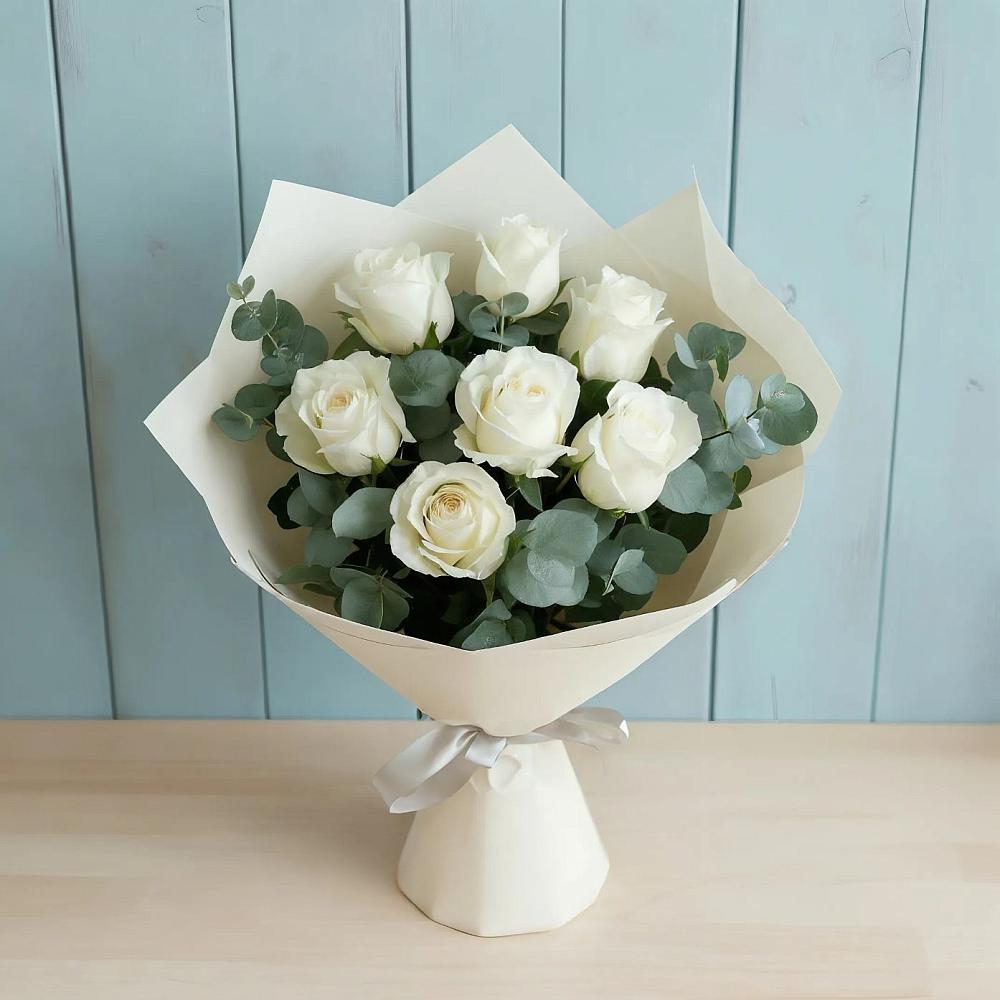Букет Белые розы в Эвкалипте в Дубках Саратовской области