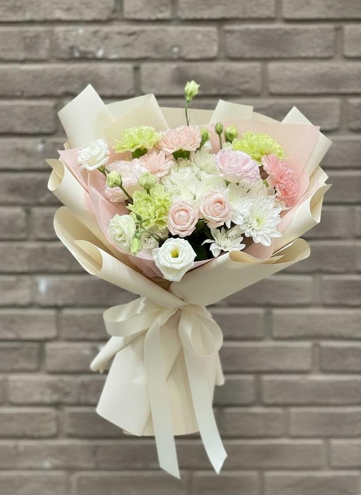 Букет цветов из: Гвоздики, Розы, Лизиантусы и Хризантемы в Дубках Саратовской области