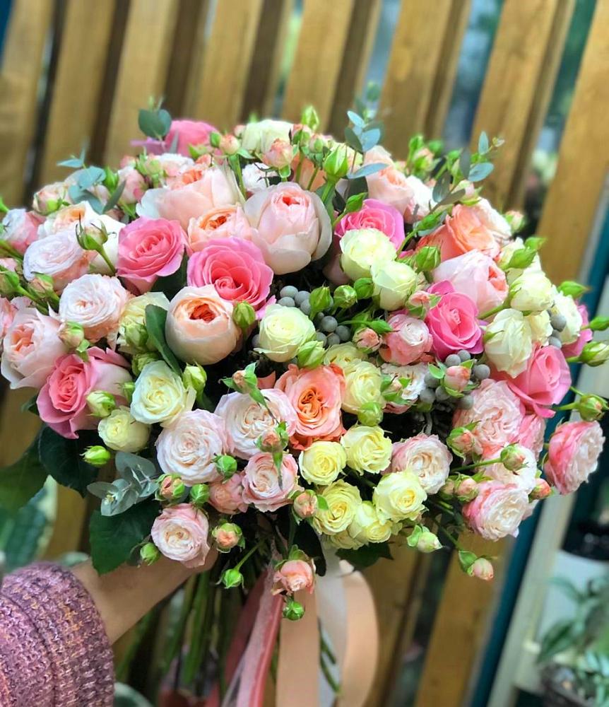 Букет цветов из: Розы в Дубках Саратовской области