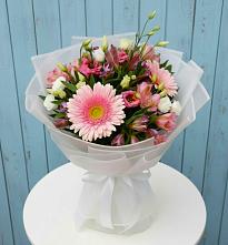 Букет цветов из:  Герберы, Альстромерии и Лизиантусы в Дубках Саратовской области