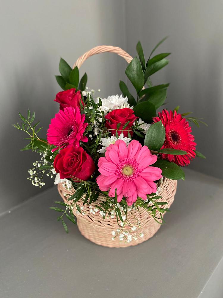 Цветочная композиция из Розы, Хризантемы и Герберы в корзине в Дубках Саратовской области