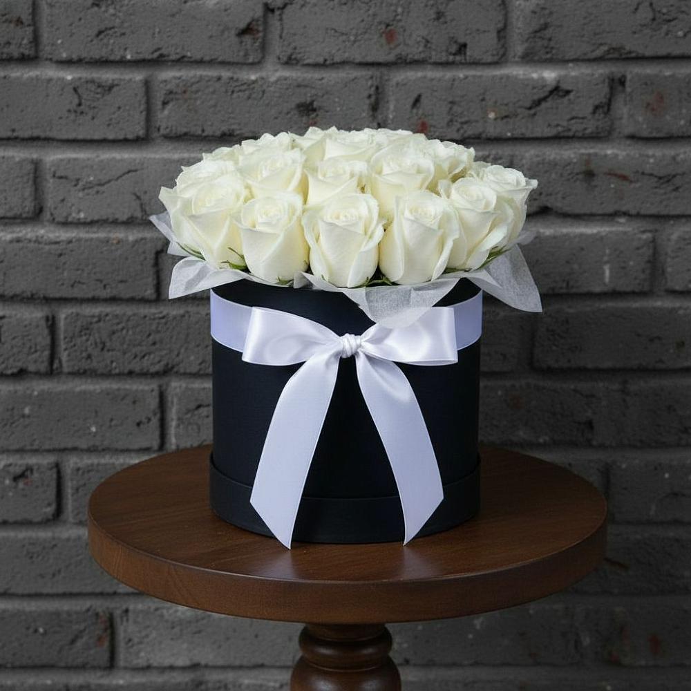 Цветочная композиция из Розы в шляпной коробке в Дубках Саратовской области