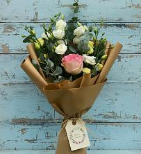 Букет цветов из:  Розы и Лизиантусы в Дубках Саратовской области