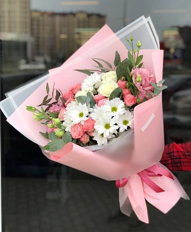 Букет цветов из: Розы, Лизиантусы и Хризантемы в Дубках Саратовской области