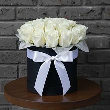 Цветочная композиция из Розы в шляпной коробке в Дубках Саратовской области