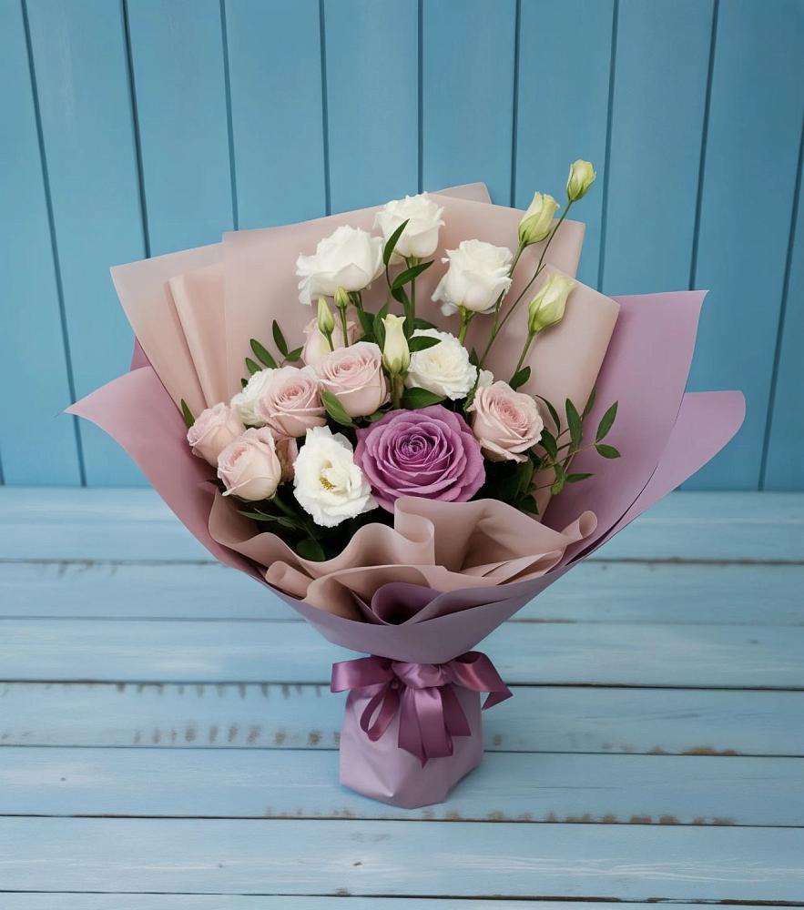 Букет цветов из: Розы и Лизиантусы в Дубках Саратовской области